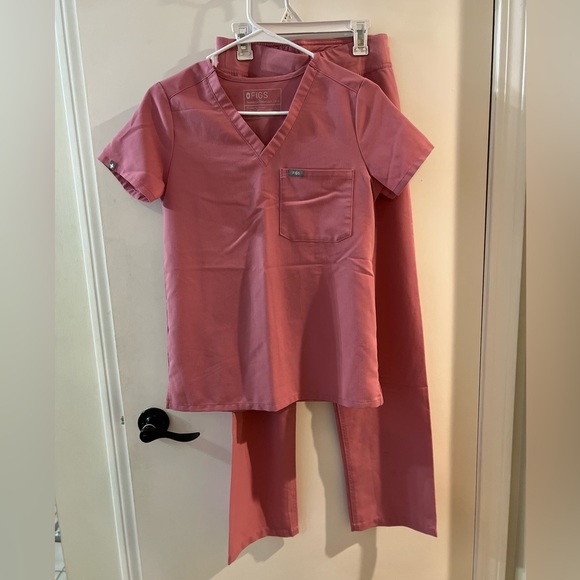 Gently Used Figs Scrub Set - Picture 1 of 6